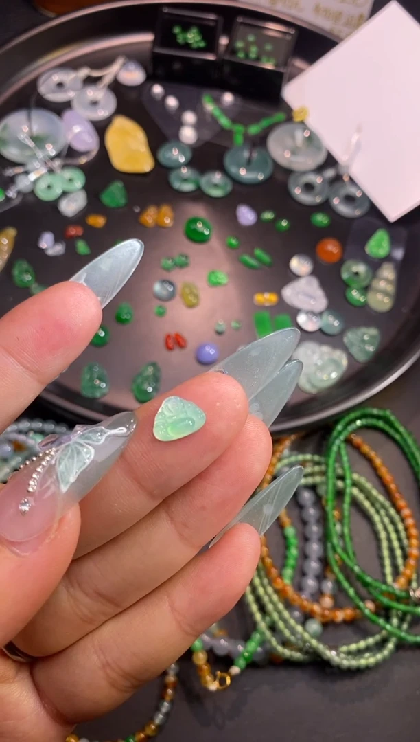 【闪购商品】翡翠挂件未镶嵌佛公