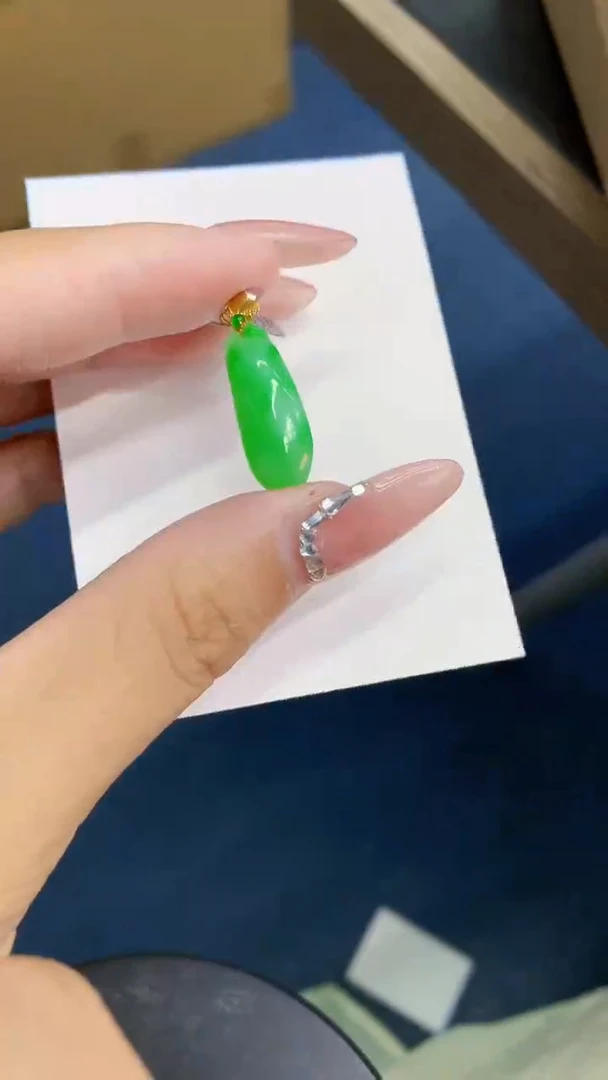 翡翠18K金镶嵌吊坠(不含链)1