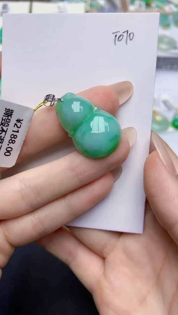 翡翠18K金镶嵌颈饰天然缅甸翡翠A货