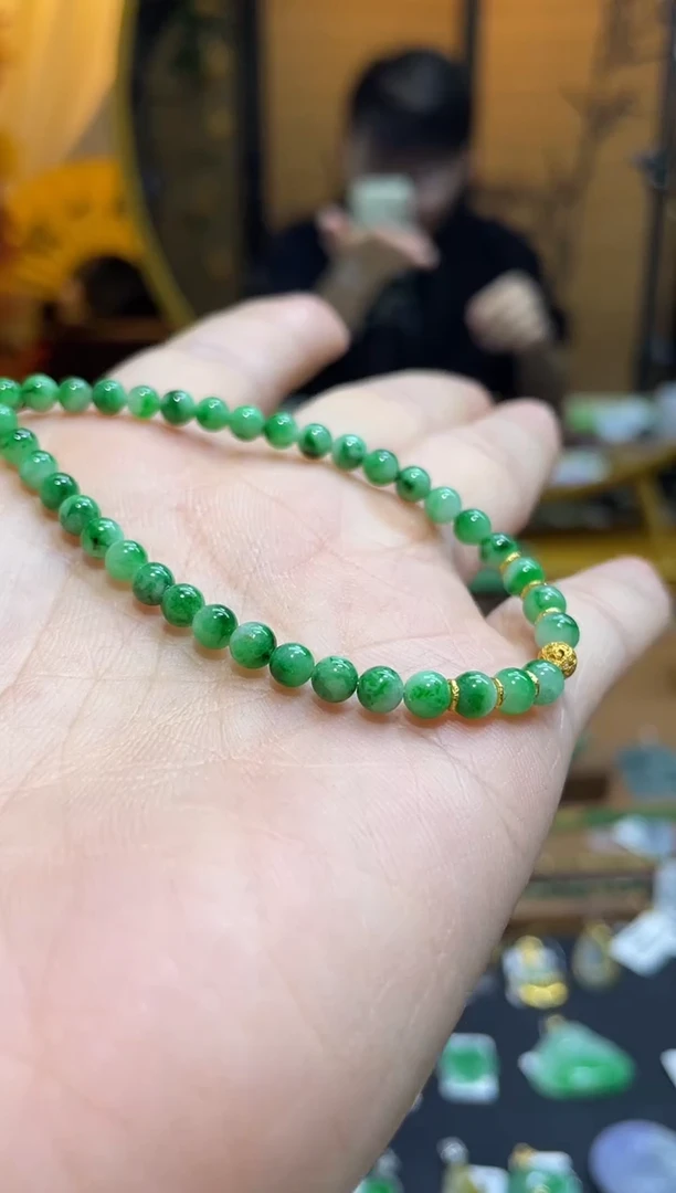 颈饰18K金镶嵌翡翠手链