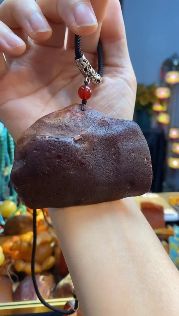 未镶嵌颈饰琥珀吊坠