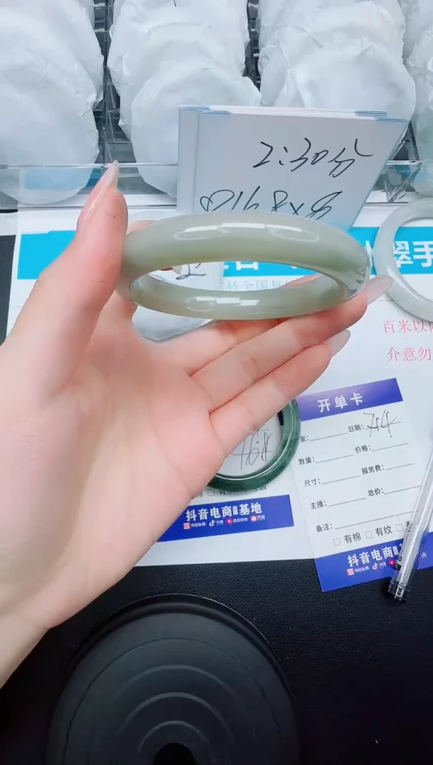 石英质玉手镯未镶嵌714/62.3