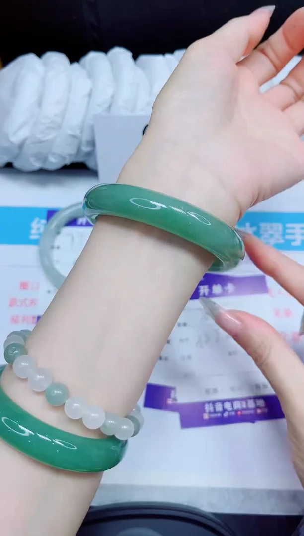 石英质玉手镯未镶嵌78.