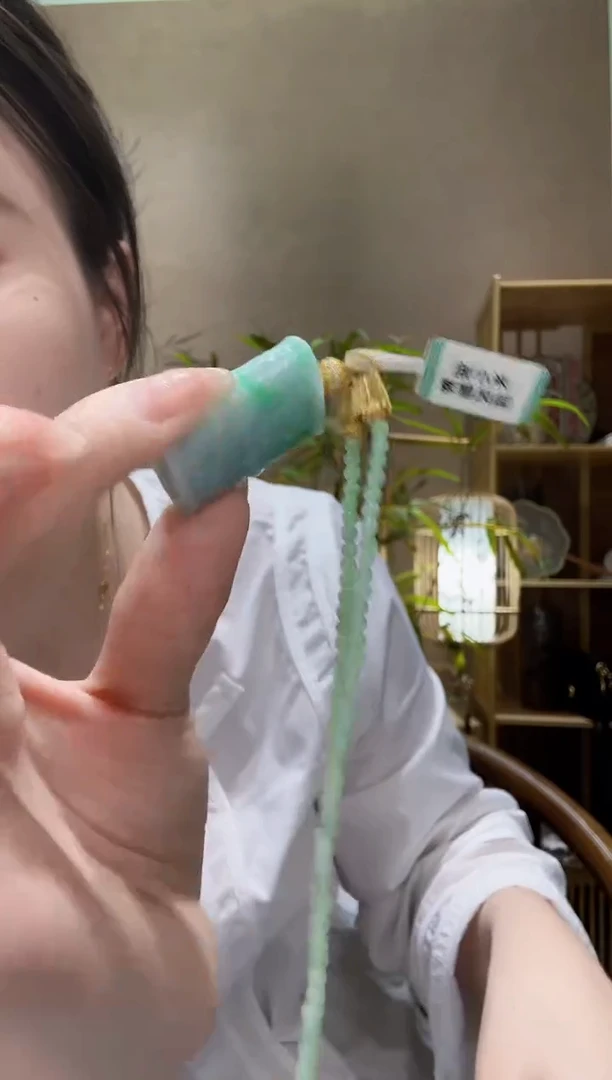 翡翠未镶嵌颈饰吊坠