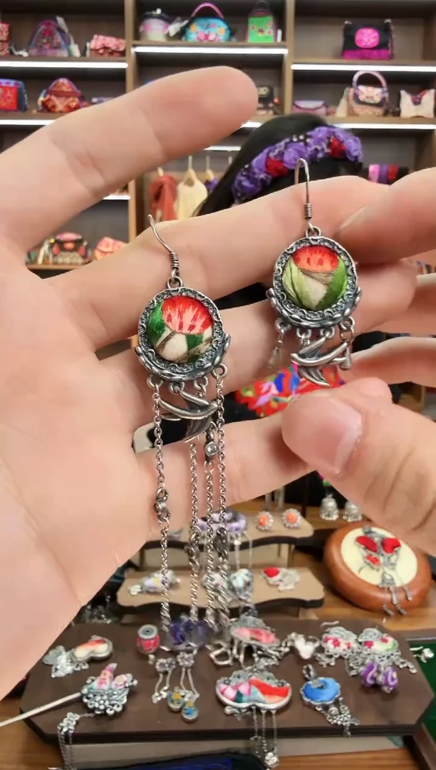 【闪购商品】织绣162蒙阿苏苗绣传承