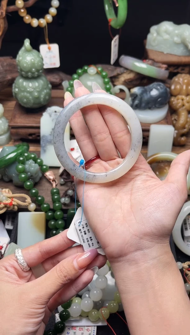 和田玉手镯未镶嵌新疆黑山 57+圈9012042