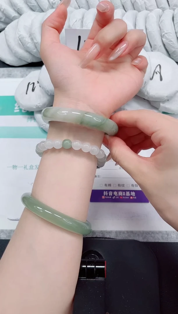 石英质玉手镯未镶嵌33-56.3