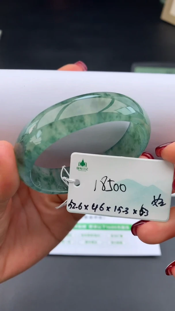 【闪购商品】翡翠手镯未镶嵌下单联系客服核对地址哦