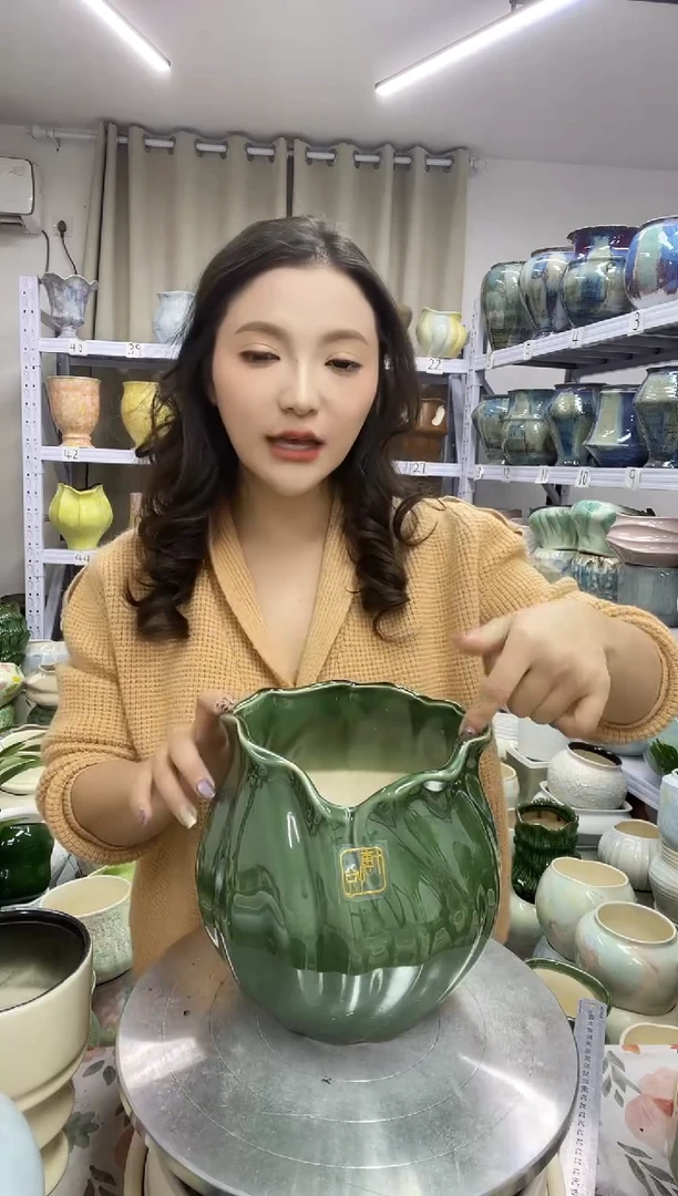 【12.4号】  花盆  高 ：20    口：16