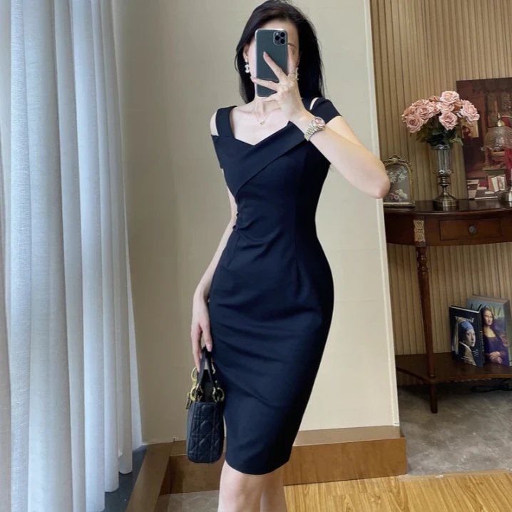 高级感一字肩吊带黑色连衣裙2024款夏季女装气质包臀法式小黑裙