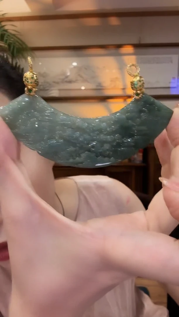 翡翠未镶嵌颈饰国风