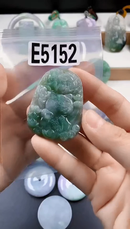 颈饰未镶嵌翡翠天然翡翠吊坠挂件