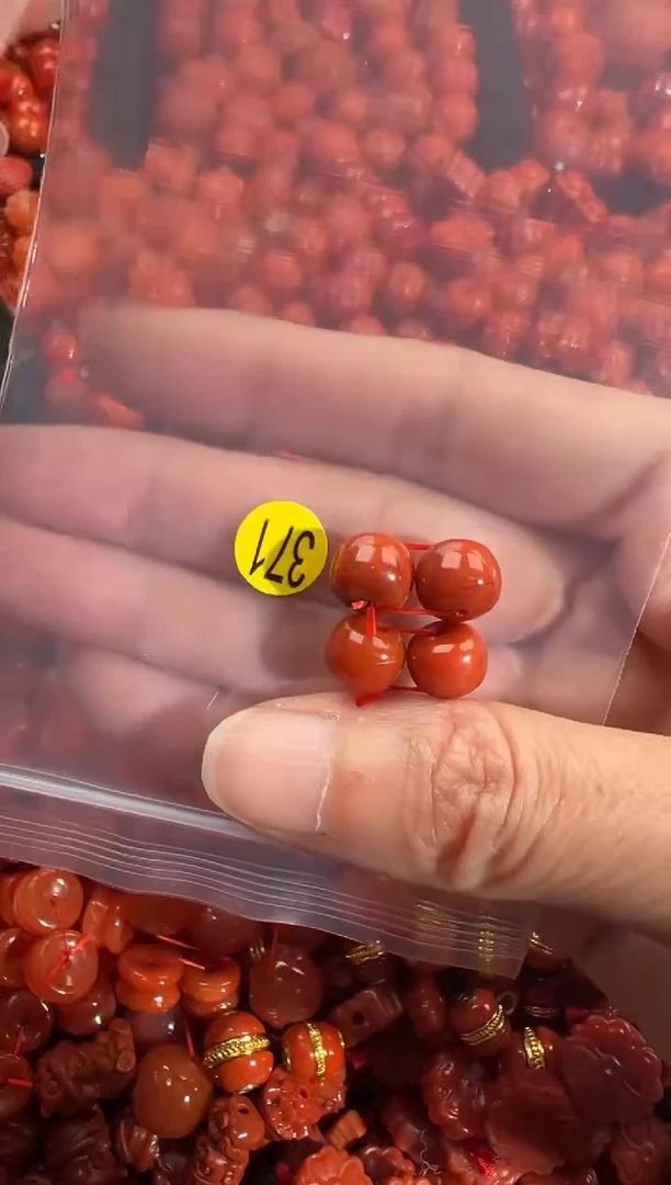 南红玛瑙未镶嵌颈饰1