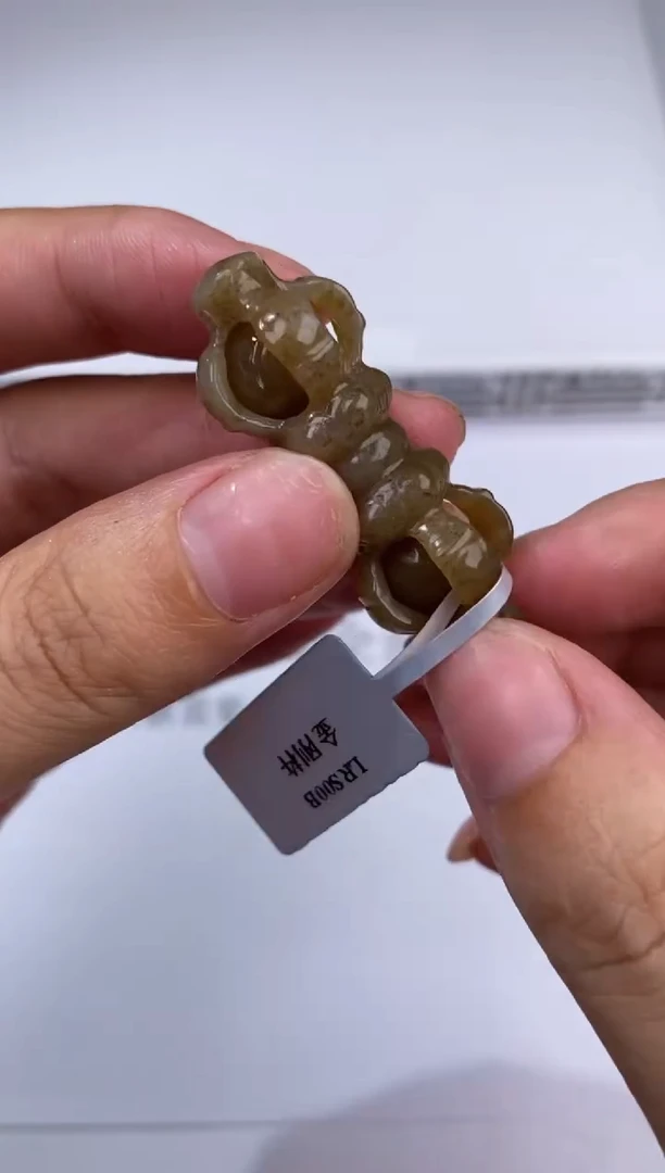 未镶嵌和田玉挂件373268 多人 多样性发一件