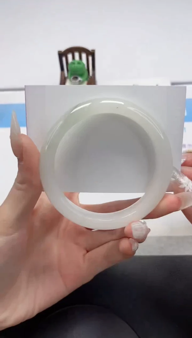 【闪购商品】石英质玉手镯未镶嵌V176-60.2