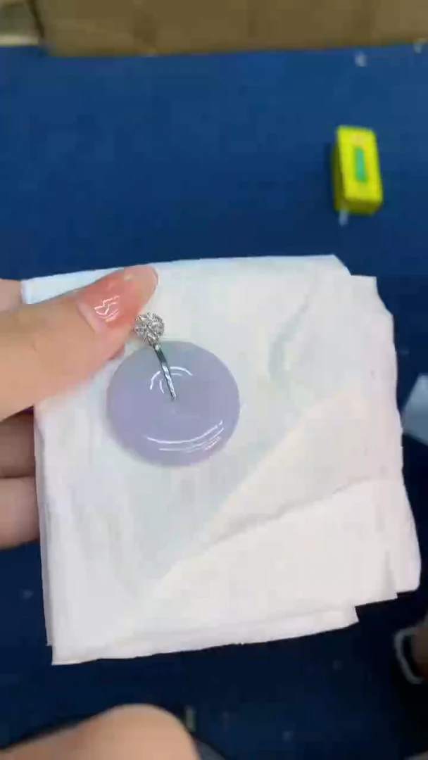 翡翠未镶嵌颈饰           1