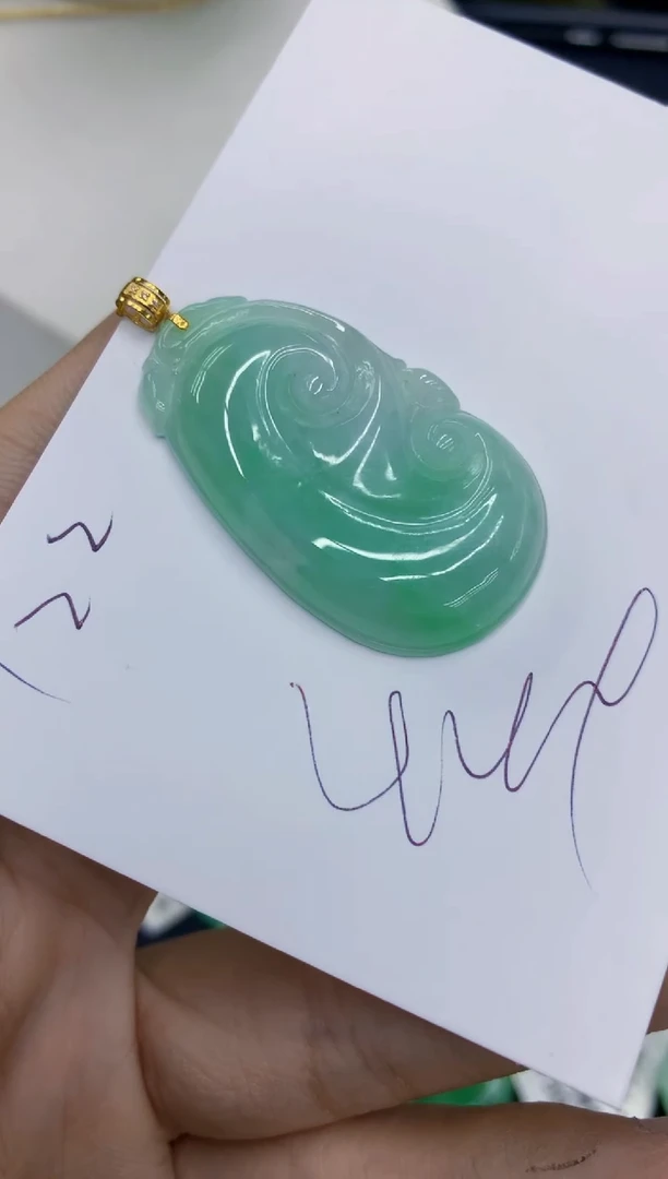 翡翠18K金镶嵌颈饰1111111