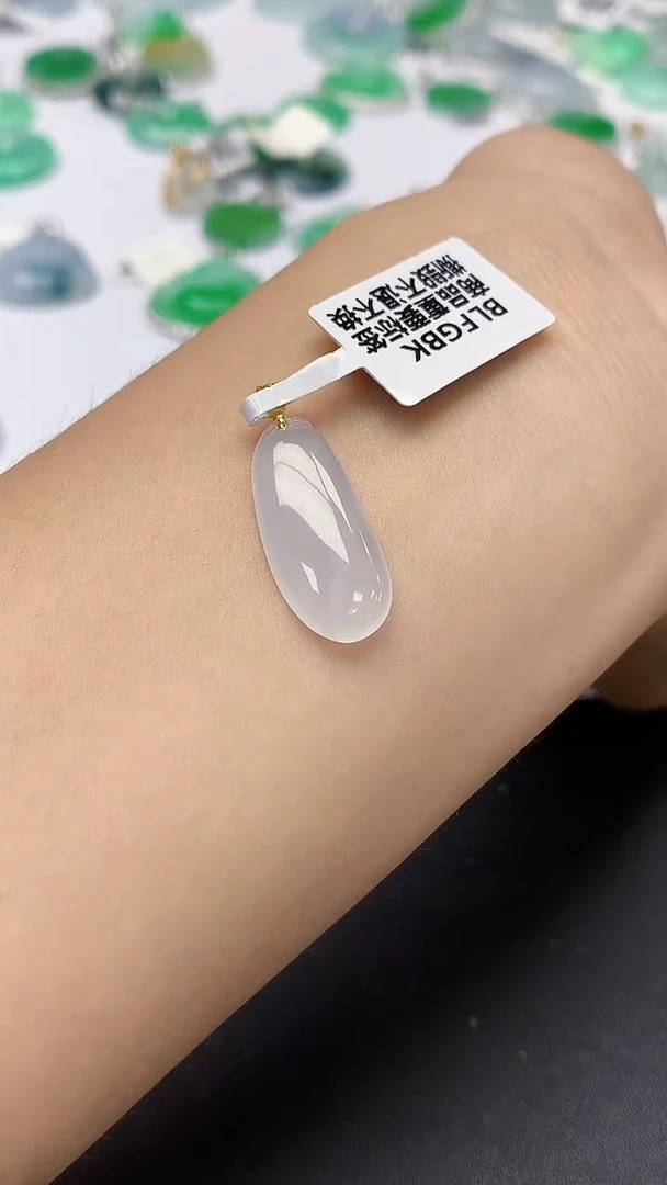 翡翠18K金镶嵌颈饰天然缅甸a货翡翠