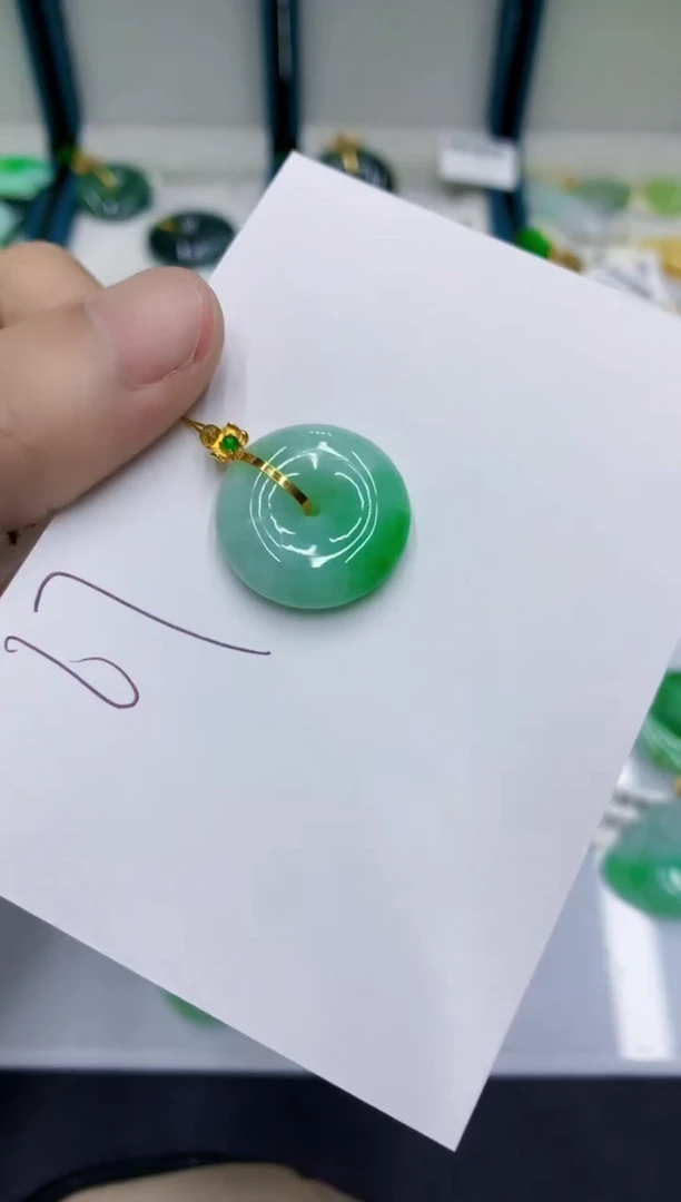 颈饰18K金镶嵌翡翠翡翠
