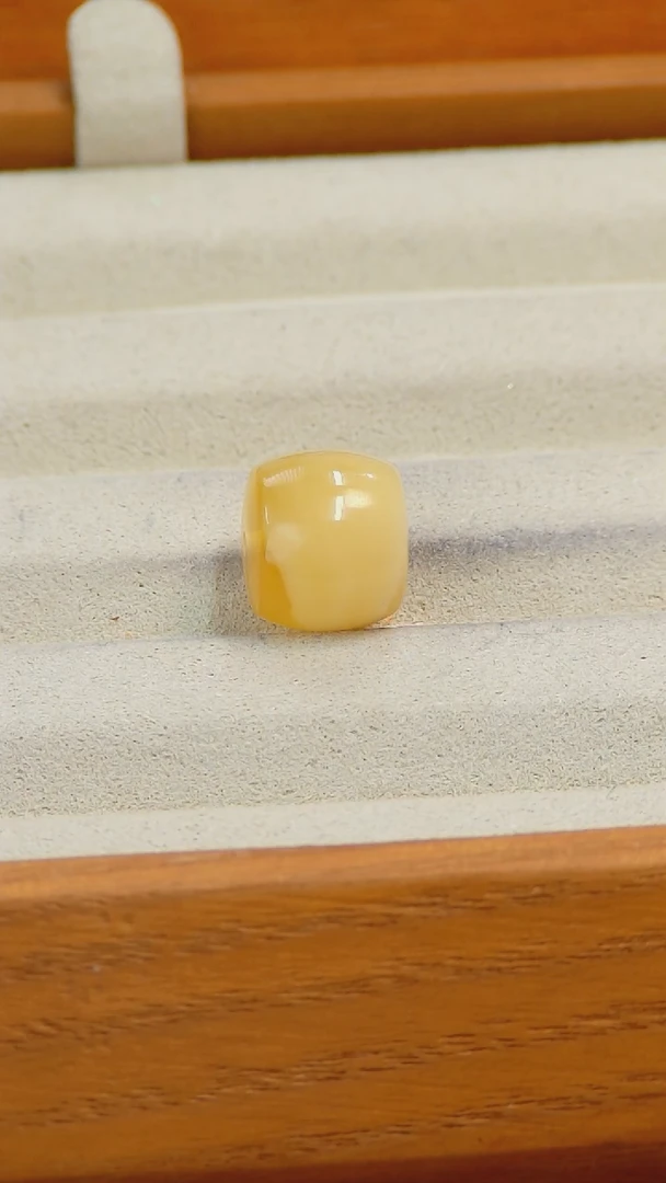 【闪购商品】蜜蜡裸石未镶嵌俄料微瑕12MM1.067克