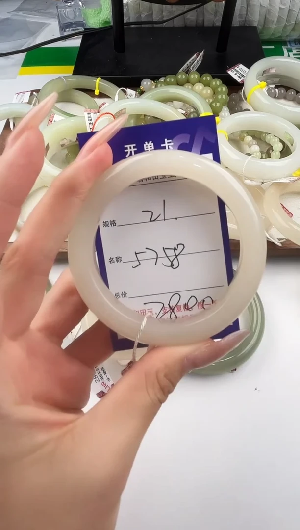 未镶嵌手镯和田玉21颜色微差无瑕疵