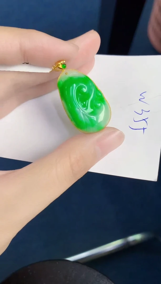 翡翠18K金镶嵌颈饰天然翡翠緬甸A貨