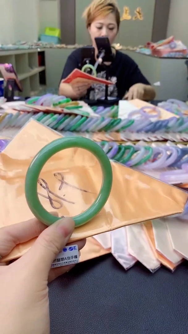 翡翠手镯未镶嵌0968986174