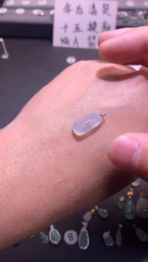 【闪购商品】翡翠吊坠(不含链)18K金镶嵌1