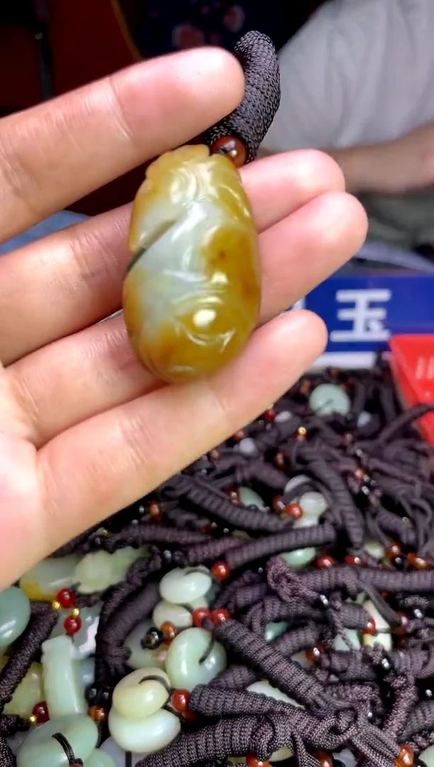 未镶嵌和田玉挂件1