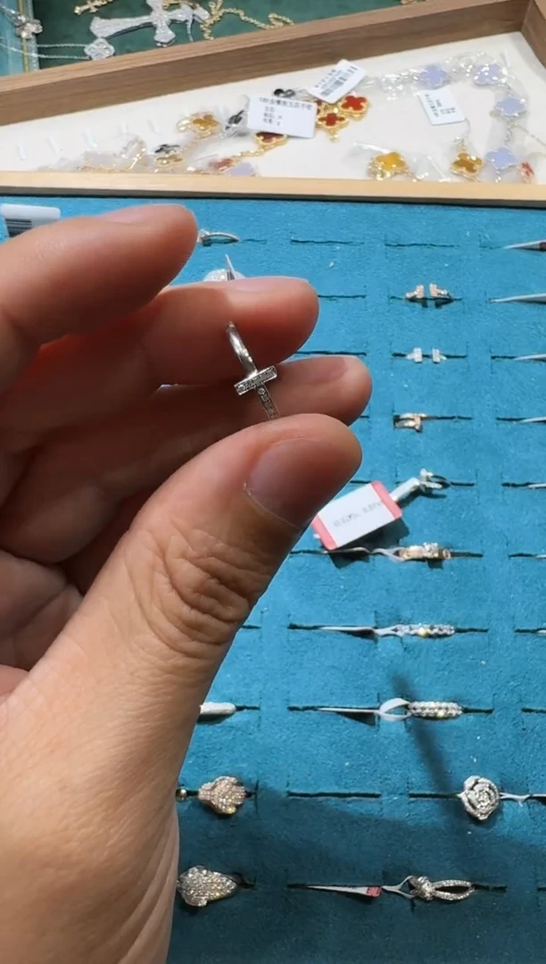 【闪购商品】钻石戒指18K金镶嵌k白单t戒指DZ