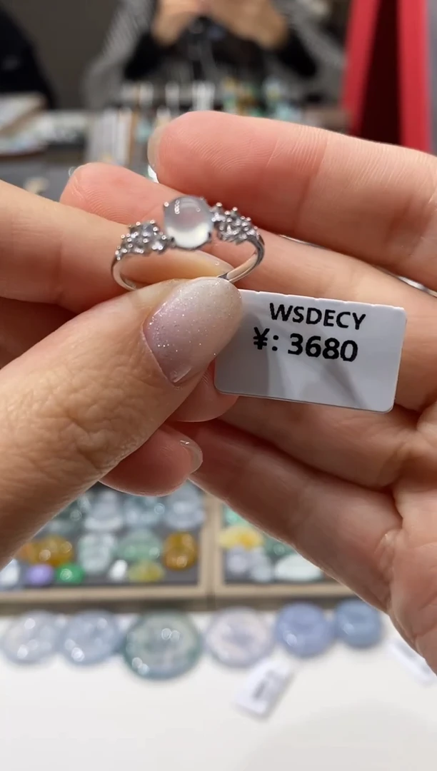 18K金镶嵌戒指翡翠戒指