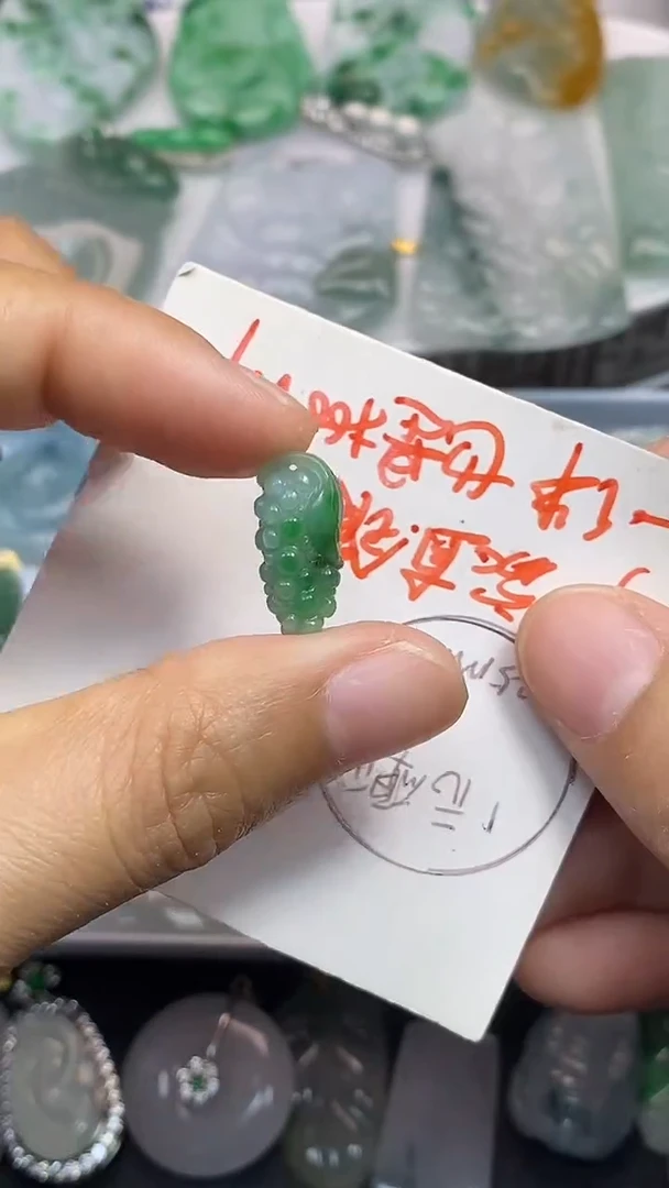 颈饰未镶嵌翡翠吊坠