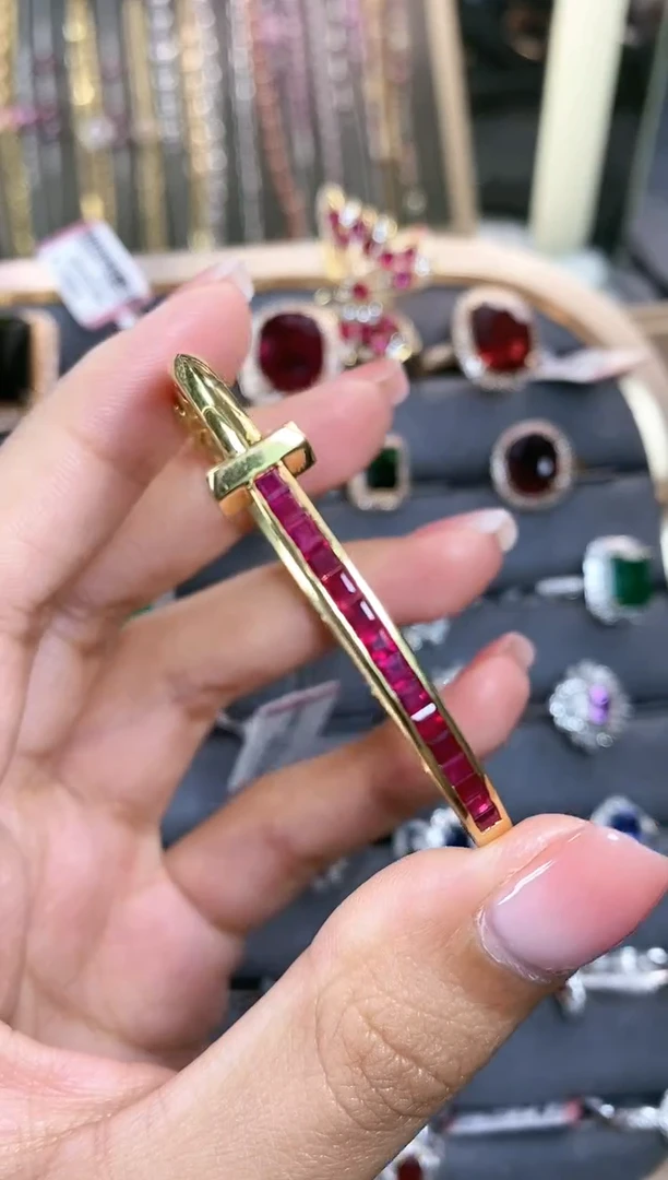 手镯18K金镶嵌红宝石·