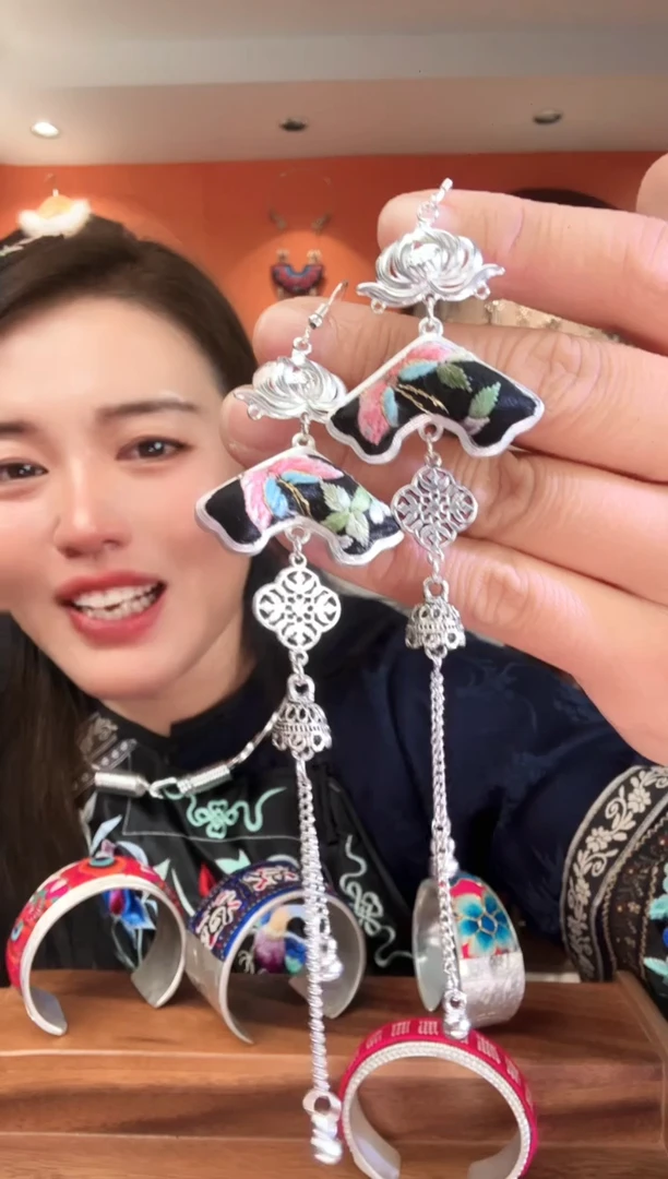 织绣手工刺绣苗绣饰品70