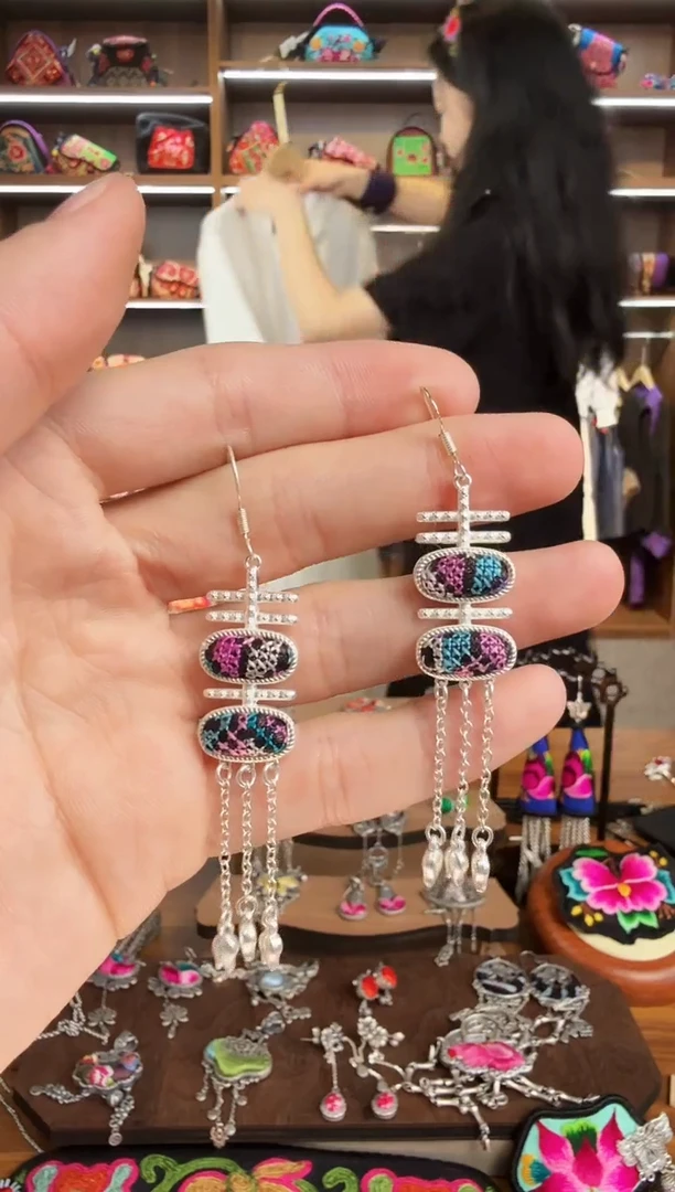 【闪购商品】织绣50蒙阿苏苗绣传承