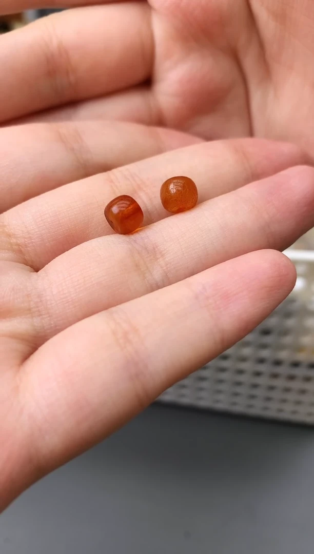 未镶嵌琥珀珠宝奇石1