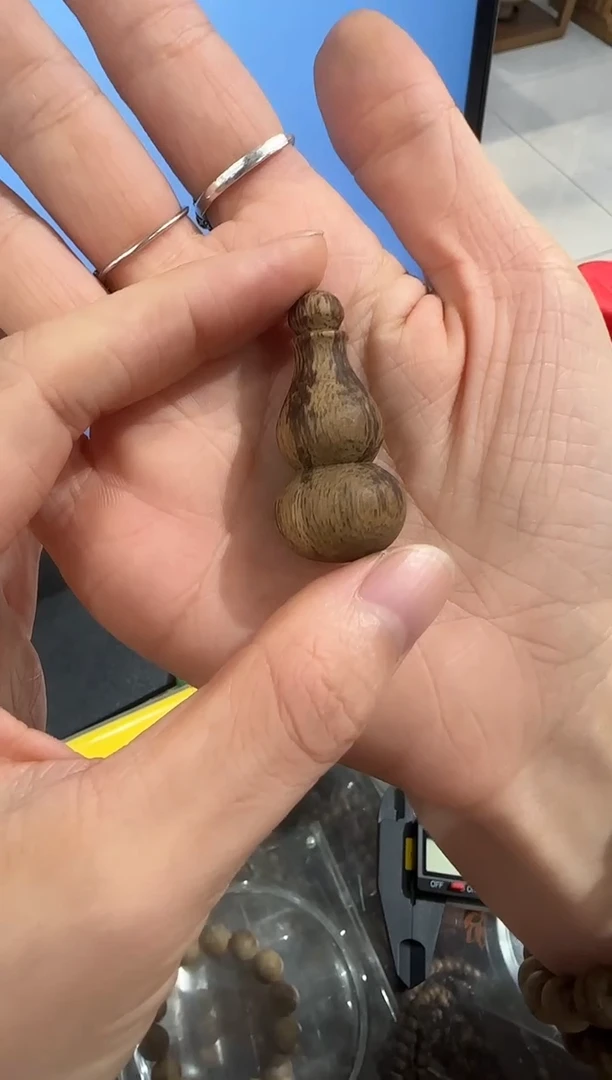 沉香吊坠已*置沉香小葫芦吊坠