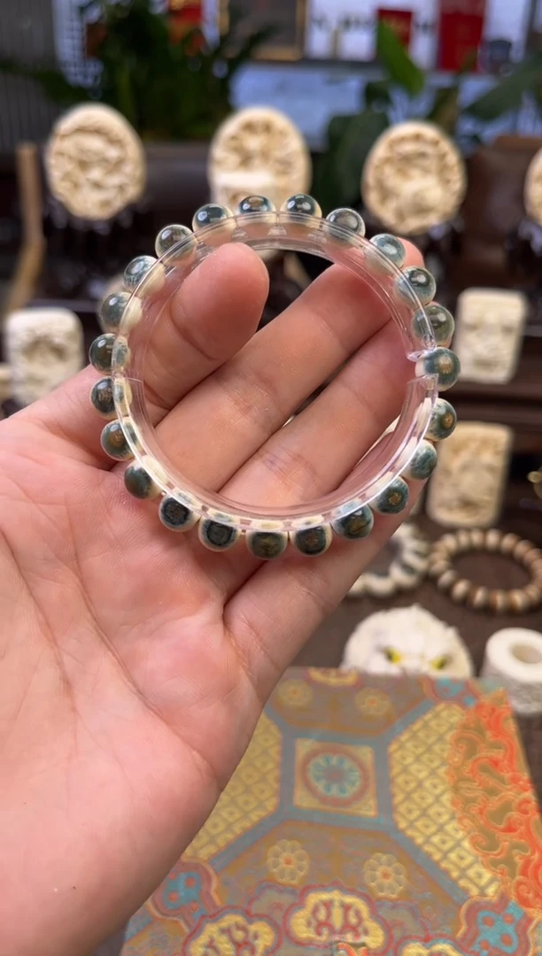 吊坠猛犸象牙画***北1111