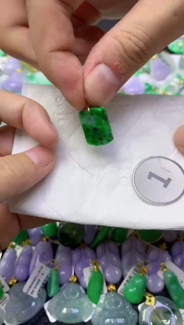 颈饰未镶嵌翡翠天然缅甸翡翠A货