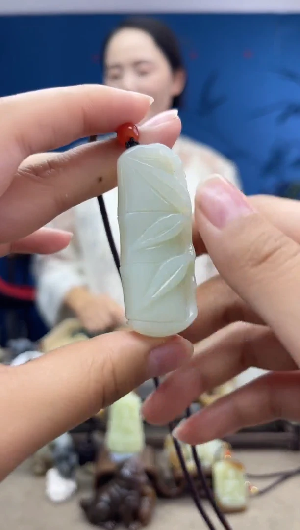 和田玉未镶嵌颈饰1