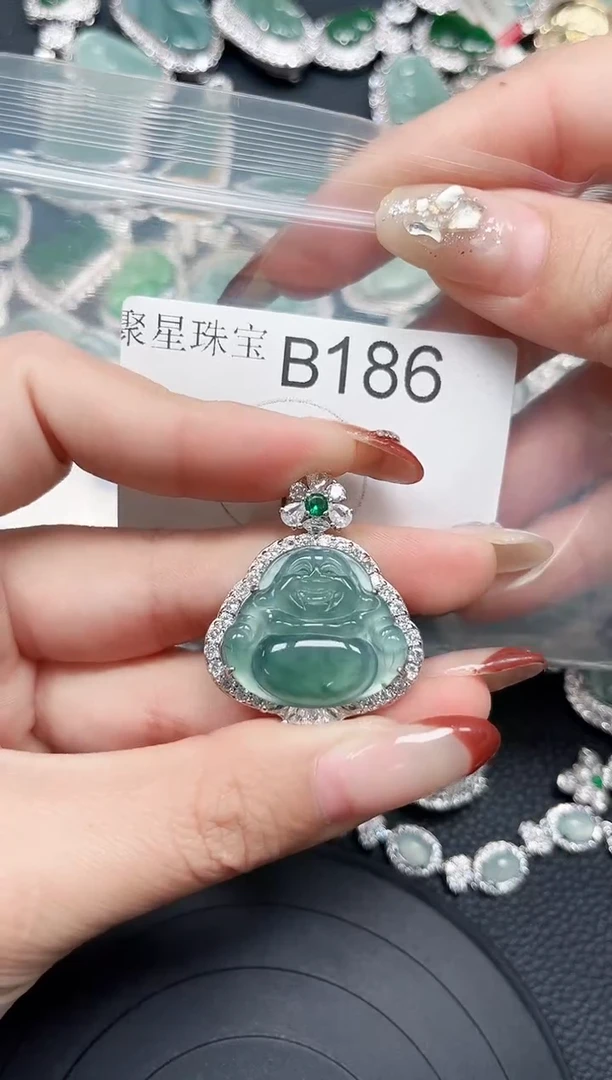 【闪购商品】翡翠颈饰未镶嵌赠皮绳186
