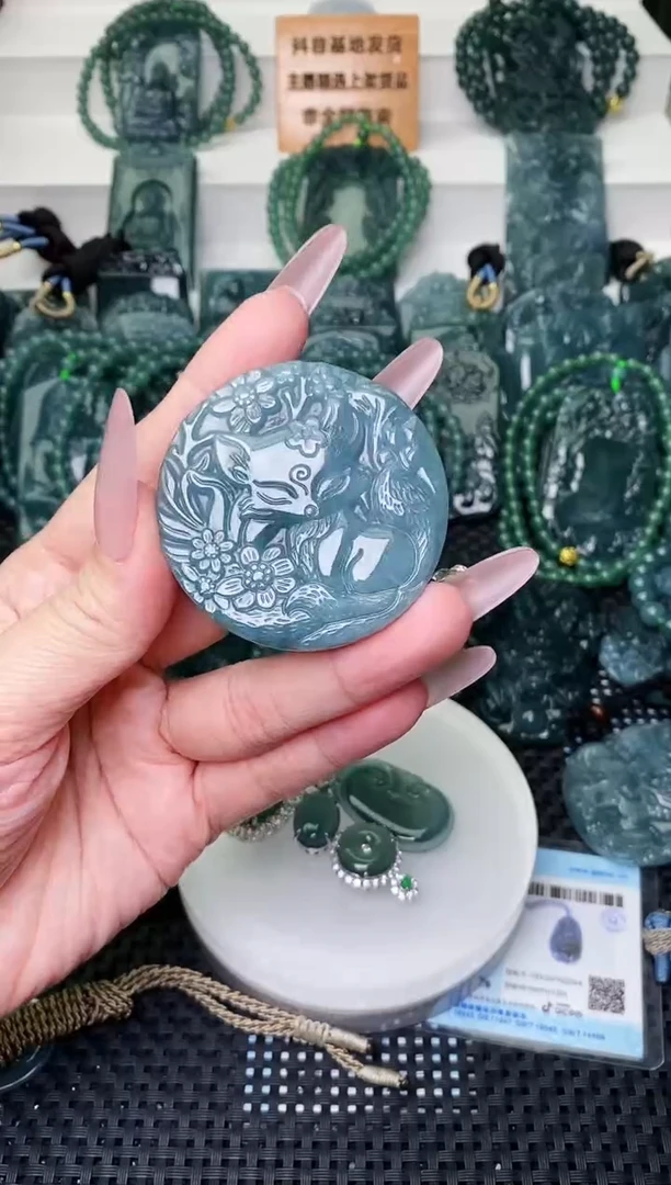 颈饰未镶嵌翡翠