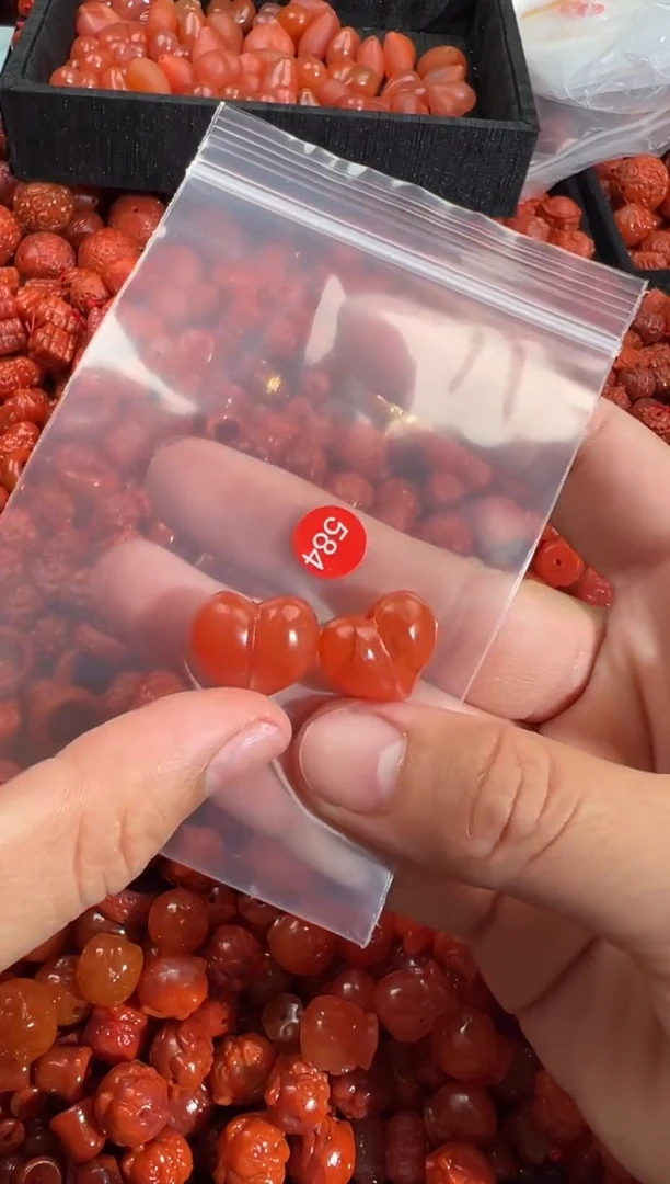 南红玛瑙未镶嵌颈饰1