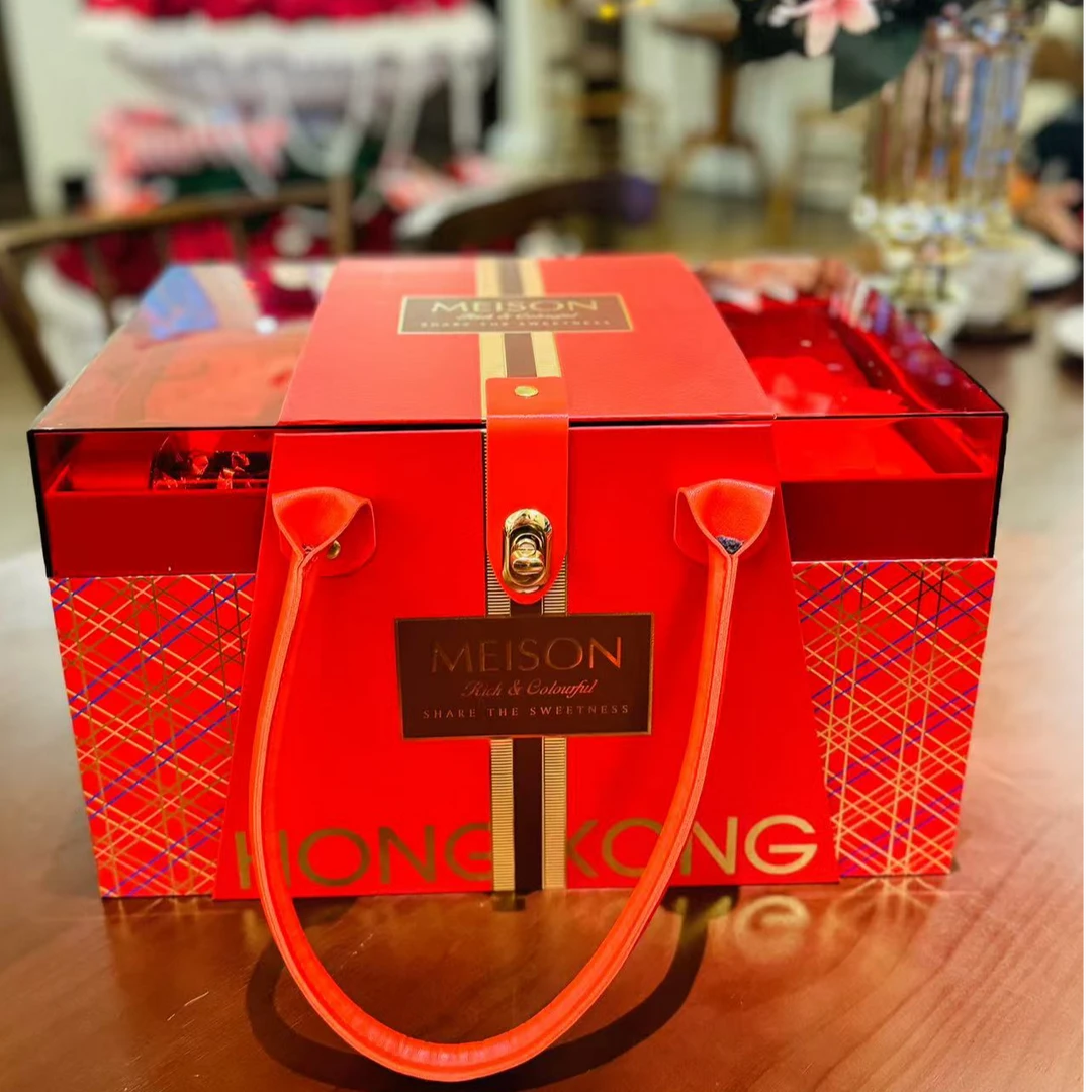 香港宏亚爆款零食大礼盒红红火火礼盒公司送礼高端大气休闲零食