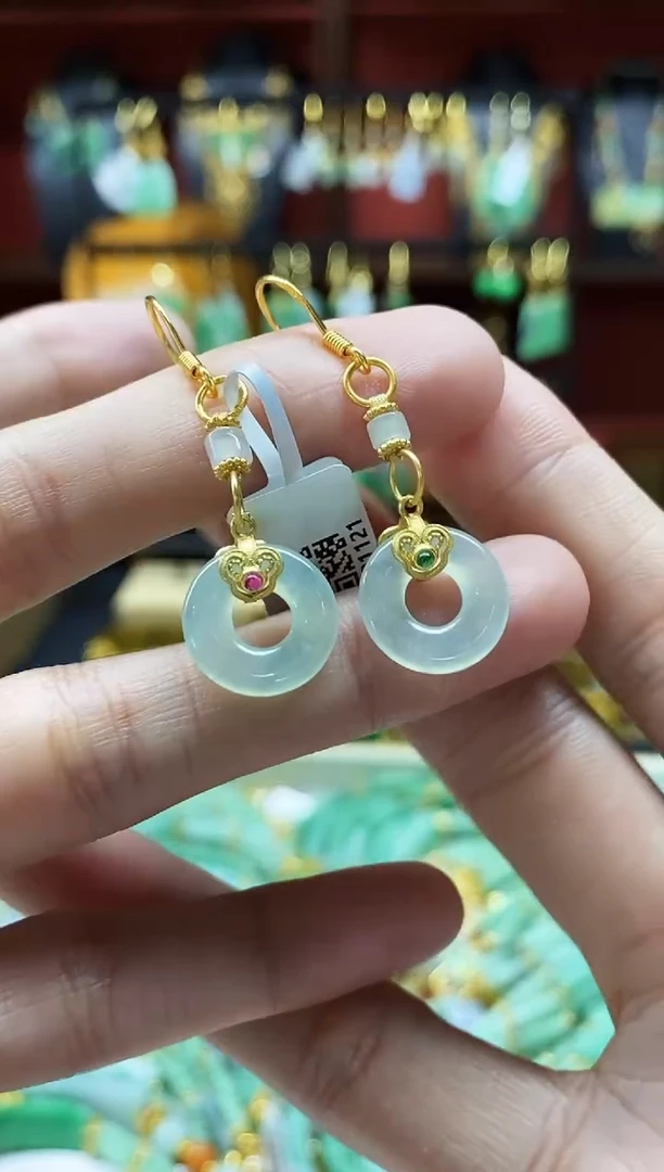 颈饰未镶嵌翡翠耳坠