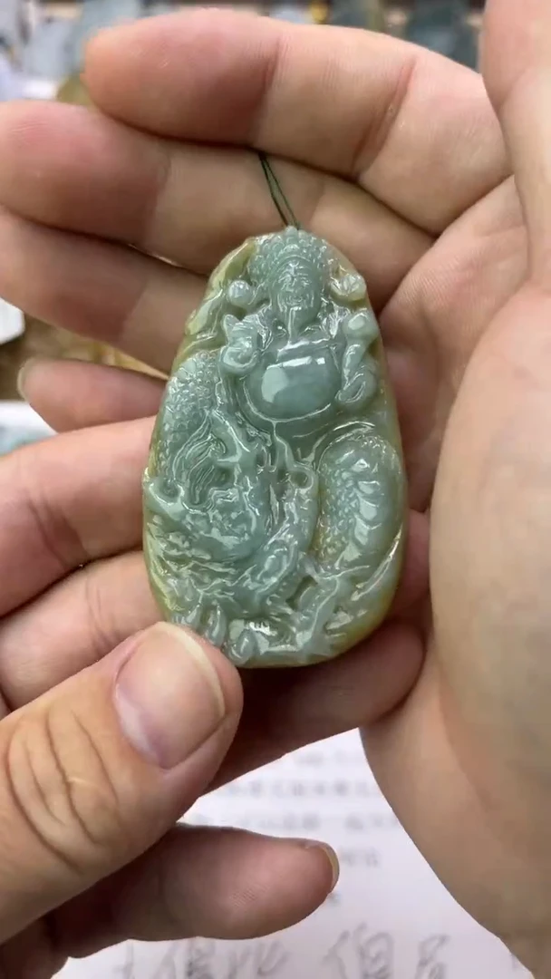 翡翠未镶嵌颈饰厚**物天然翡翠