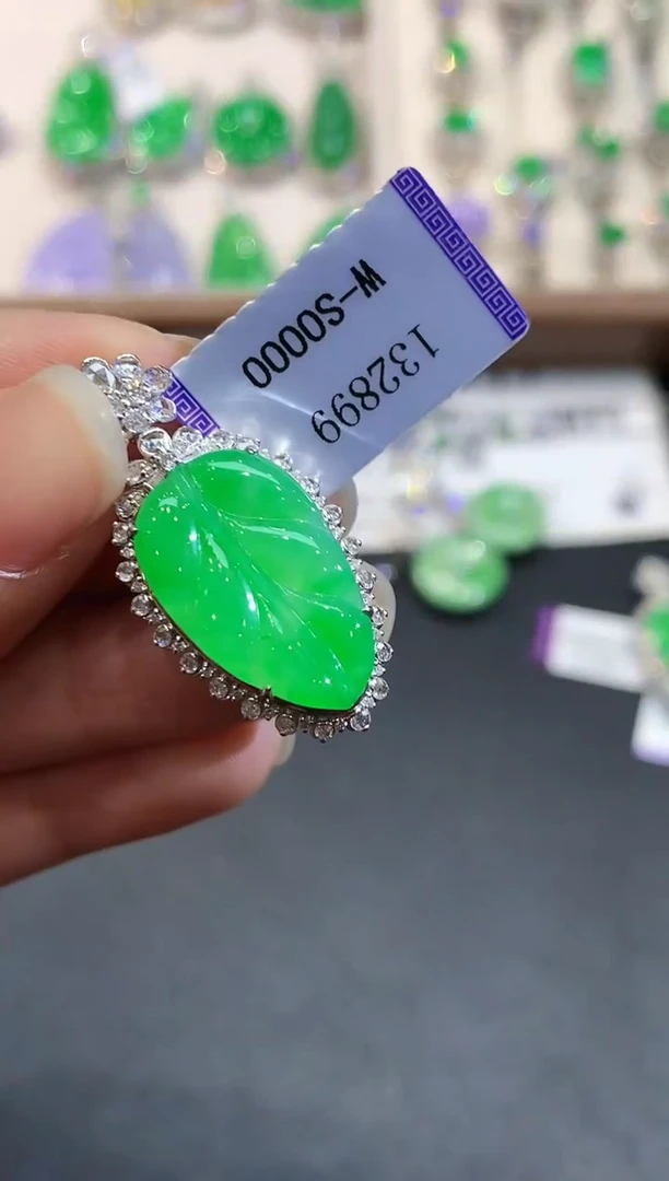 【闪购商品】翡翠吊坠(不含链)18K金镶嵌YS132899