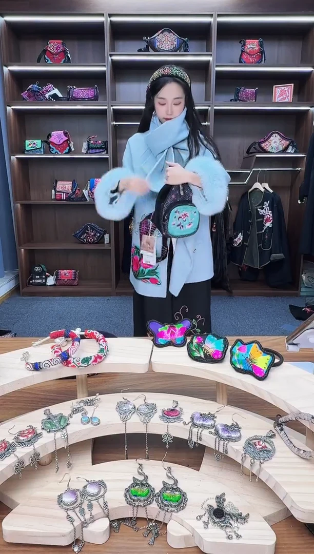 织绣A185蒙阿苏苗绣传承