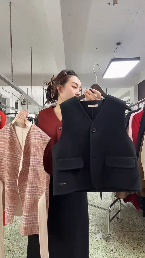 兜盖款 黑色马甲