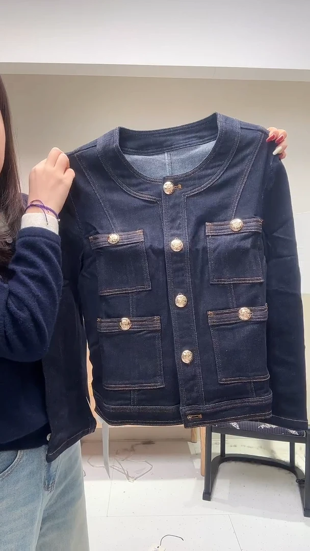 靛蓝色圆领时尚牛仔外套